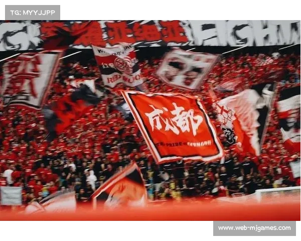 成都蓉城主场凤凰山体育公园，球迷热情高涨氛围浓烈