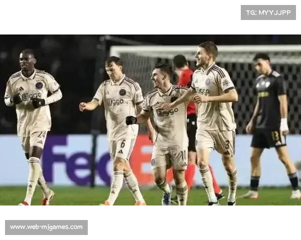 阿贾克斯客场4-2逆转卡拉巴赫，终结欧冠五连败